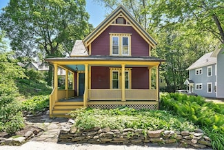 10 Walnut St, Greenfield, MA 01301