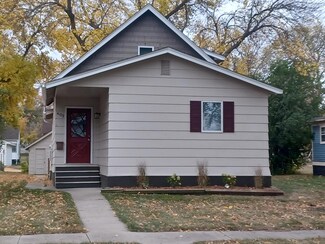 402 E 8th St, Morris, MN 56267
