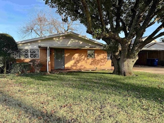 608 S 8th St, Marlow, OK 73055