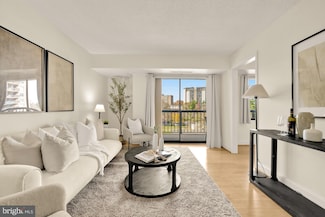 200 N Pickett St Unit 304, Alexandria, VA 22304