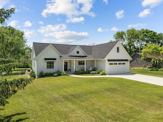 383 Palmer Ave, Green Lake, WI 54941