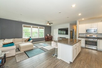 5 W River Styx Rd Unit 304, Hopatcong, NJ 07843