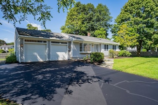 1 Andrews Ave, Falmouth, ME 04105