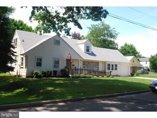 1 Cedar Ln, Pemberton, NJ 08068