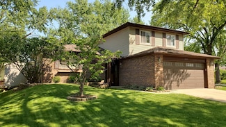 2569 Yellow Star St, Woodridge, IL 60517