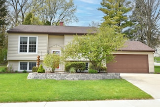 1885 Blackhawk Dr, Grafton, WI 53024