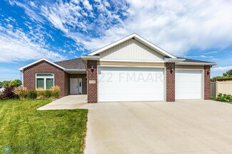 3276 10th St N, Fargo, ND 58102