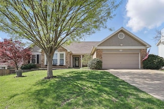 105 Foxtail Dr, Saint Charles, MO 63303