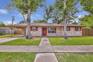 2198 N Winfree St, Dayton, TX 77535