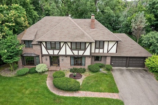 6705 Apache Rd, Edina, MN 55439