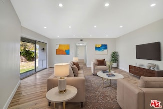 23153 Gonzales Dr, Woodland Hills, CA 91367
