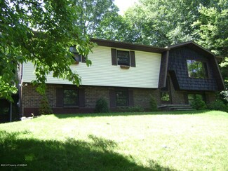 499 Lakeview Dr, Wyoming, PA 18644