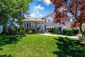 3706 Regent Ln, Wantagh, NY 11793