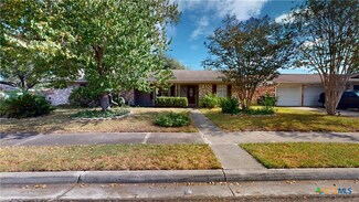 405 Banbury Ln, Victoria, TX 77904