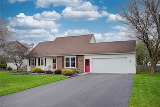 33 Rochelle Dr, Churchville, NY 14428