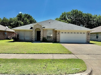 133 Roberts Dr, Saginaw, TX 76179