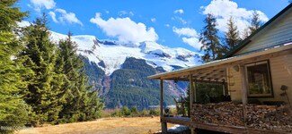 16 Raven St, Haines, AK 99827