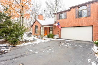 9224 Golden Woods Dr, Indianapolis, IN 46268
