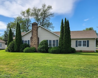 1036 Golfview Dr, Conneaut, OH 44030