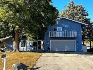 1046 W Lake Ave, Worthington, MN 56187