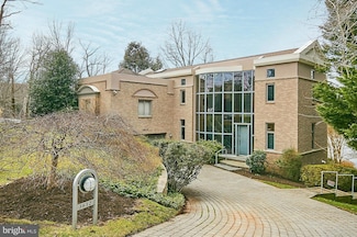 3612 Boat Dock Dr, Falls Church, VA 22041