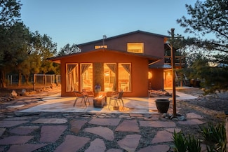 438 Post Office Rd, Carson, NM 87515