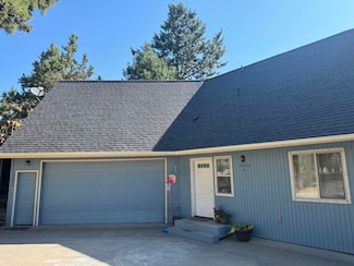 2832 NE Lotno Dr, Bend, OR 97701