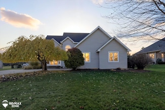 9316 Country Club Ln, Davison, MI 48423