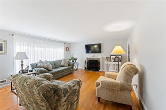 16 Fern Dr, Rumford, RI 02916