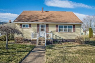 375 2nd St SW, Brewster, OH 44613