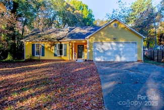 7541 Crestside Ln, Charlotte, NC 28227