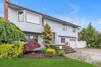 302 Blackheath Rd, Lido Beach, NY 11561