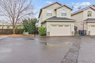 1297 Clearsprings Dr, Medford, OR 97501