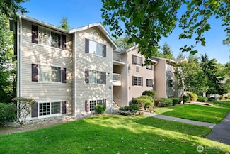 19230 Forest Park Dr NE Unit D115, Lake Forest Park, WA 98155