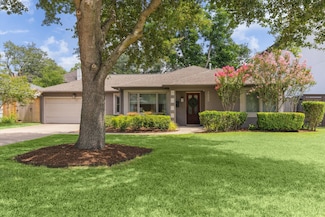 4920 Maple St, Bellaire, TX 77401
