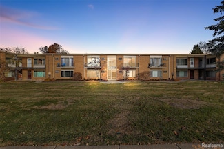 2859 E Maple Rd Unit 15, Birmingham, MI 48009