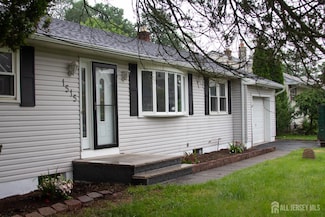 1515 Dogwood Dr, Piscataway, NJ 08854