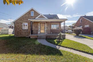 330 Mont Royal Dr, Toledo, OH 43608