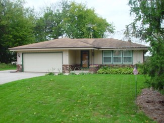 1412 River Knoll St, Burlington, WI 53105