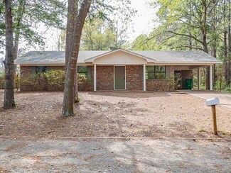209 Belfast St, Palestine, TX 75803
