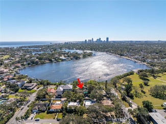 323 Coffee Pot Dr NE, Saint Petersburg, FL 33704