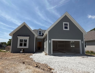331 Sandy Cir, Pewaukee, WI 53072