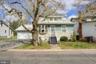 15 Park Rd, Klingerstown, PA 17941