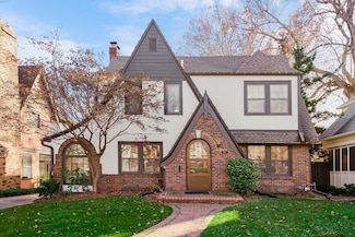 619 Romany Rd, Kansas City, MO 64113