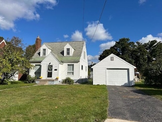 707 E Spruce St, Sault Sainte Marie, MI 49783