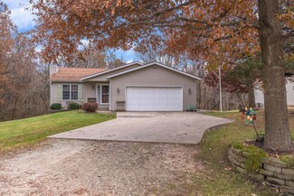 883 Heritage Dr, MacKinaw, IL 61755