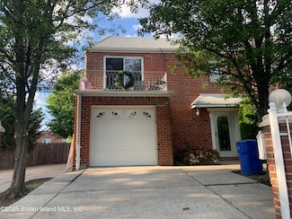 61 Comstock Ave, Staten Island, NY 10314