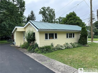15 Gifford Ave, Lakewood, NY 14750