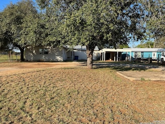 218 W White St, Dilley, TX 78017