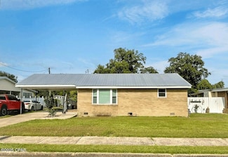 546 S 2nd St, Wewahitchka, FL 32465